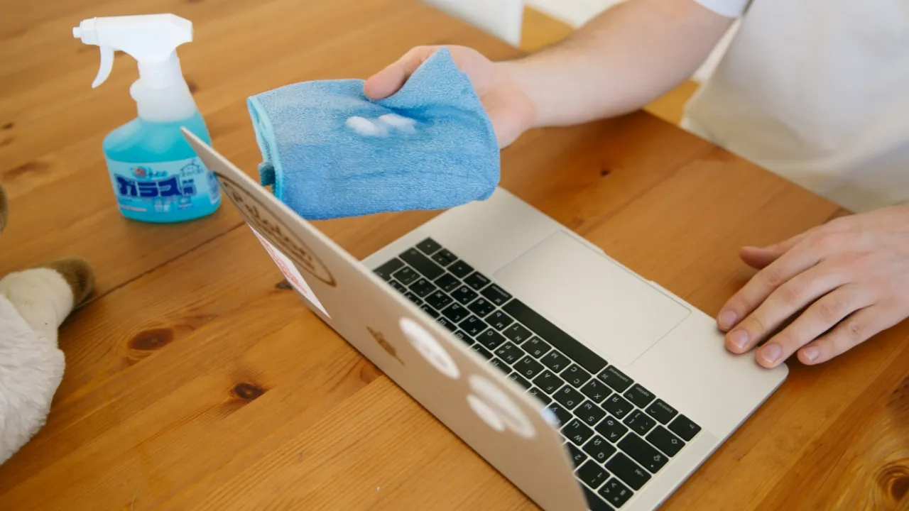 How to Clean Rubberized Laptop Case