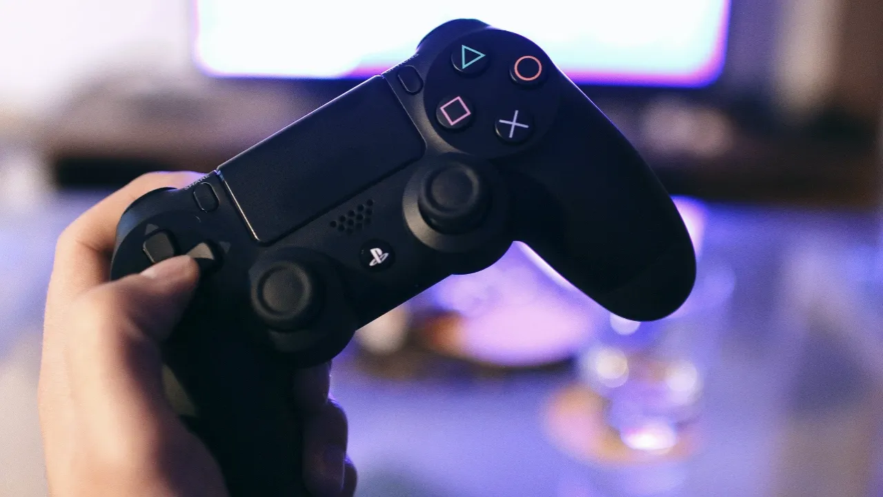 How long does it take a PS4 controller to charge? How to charge a PS4 controller